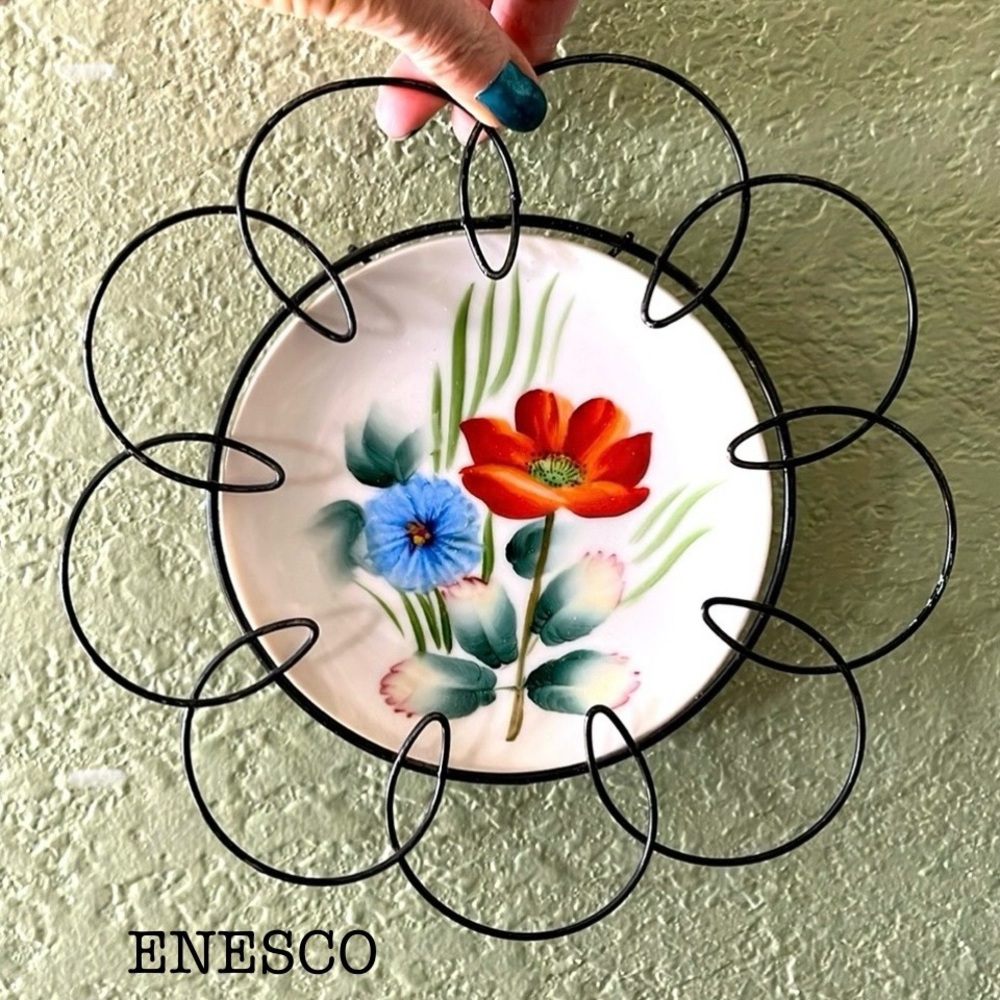 Vintage Enesco Japan flower plate with a wire frame